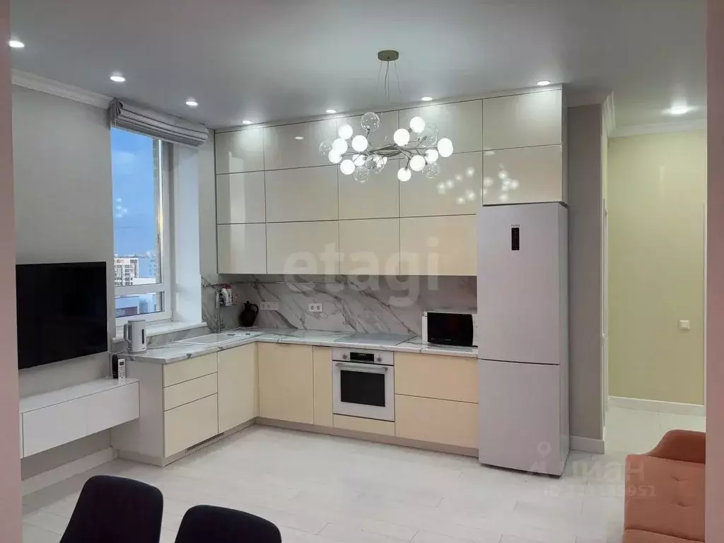 3-к кв. Тюменская область, Тюмень ул. Газовиков, 73 (91.0 м) - Фото 1