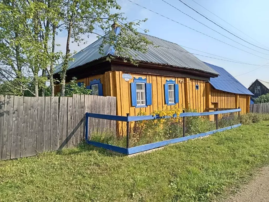Дом в Пермский край, Чусовской муниципальный округ, пос. Комарихинский ... - Фото 0