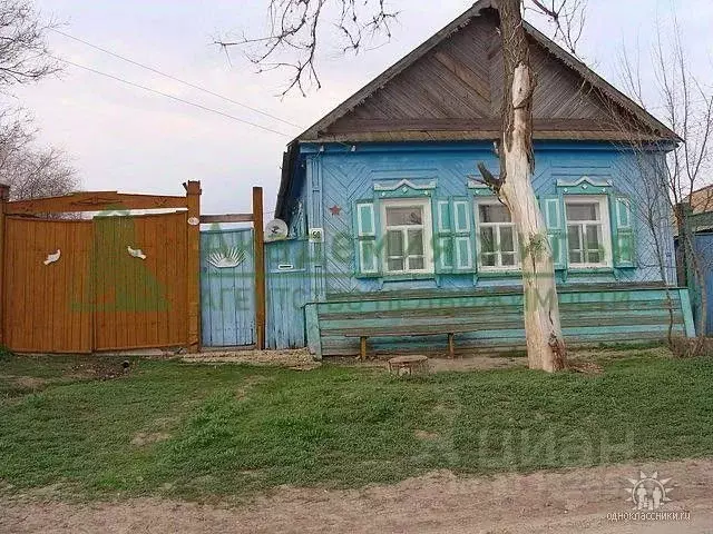 Дом в Саратовская область, Дергачевское муниципальное образование, с. ... - Фото 0