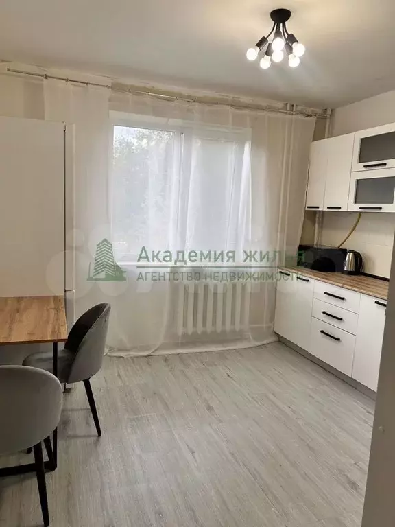 1-к. квартира, 42 м, 4/10 эт. - Фото 1