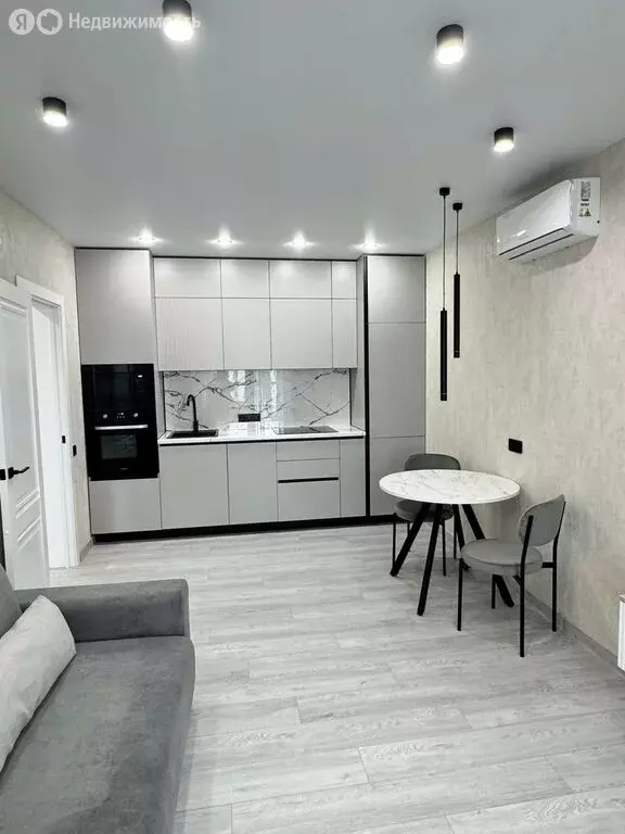 2-комнатная квартира: Барнаул, улица Солнечная Поляна, 94к1 (34.9 м) - Фото 1