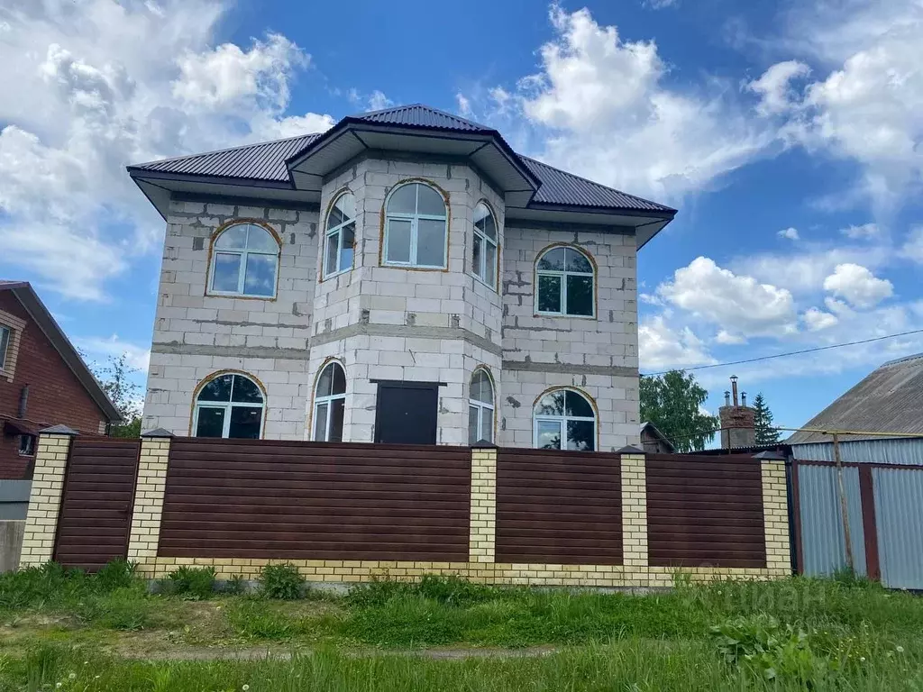 Коттедж в Ульяновская область, Димитровград ул. Т. Потаповой (150 м) - Фото 0