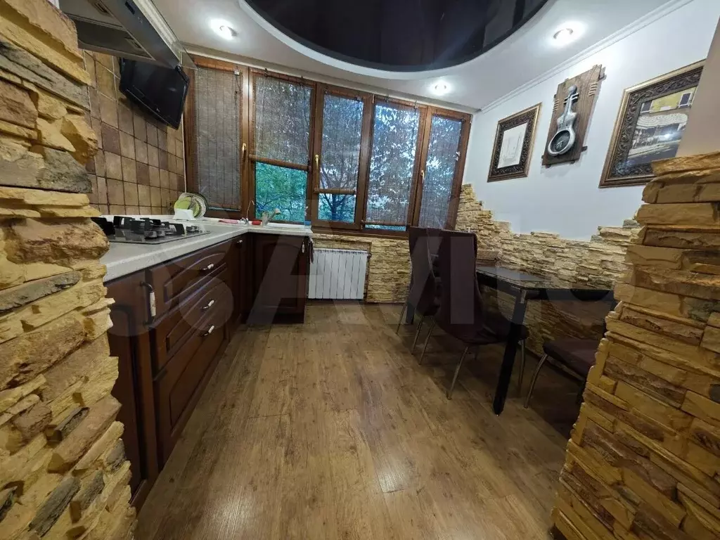 2-к. квартира, 60 м, 1/5 эт. - Фото 1