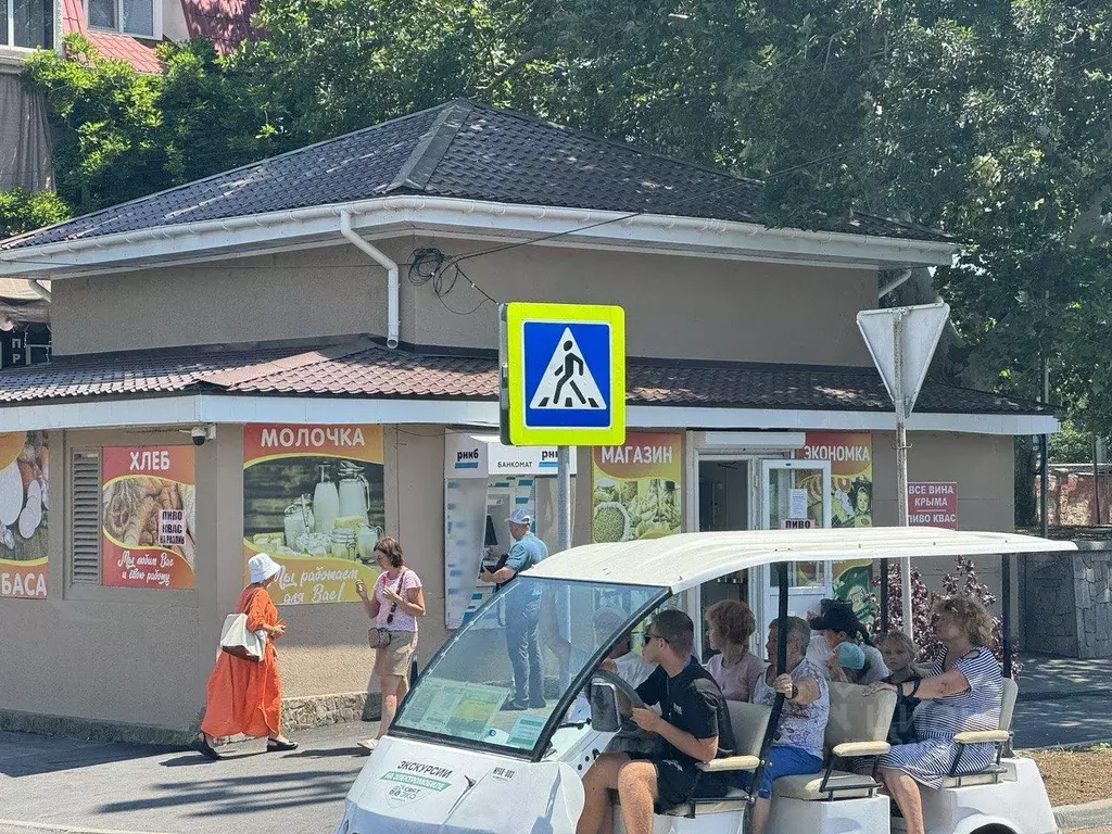 Торговая площадь в Крым, Феодосия ул. Горького, 9Б (73 м) - Фото 1