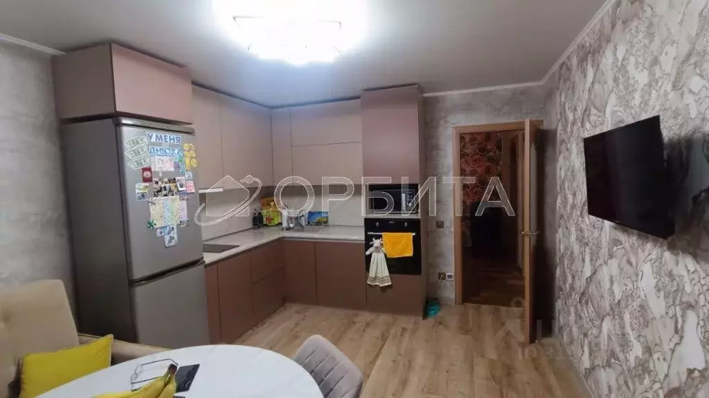 3-к кв. Тюменская область, Тюмень ул. Николая Семенова, 33 (90.6 м) - Фото 0