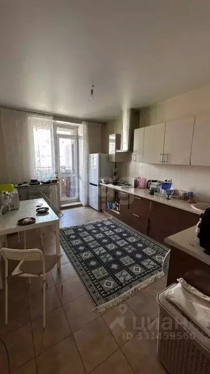 2-к кв. Омская область, Омск просп. Комарова, 14к1 (65.0 м) - Фото 1