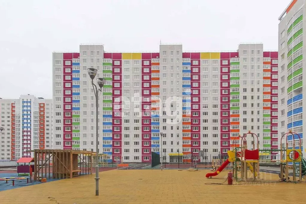 3-к кв. Тюменская область, Тюмень ул. Федюнинского, 60к2 (92.5 м) - Фото 1