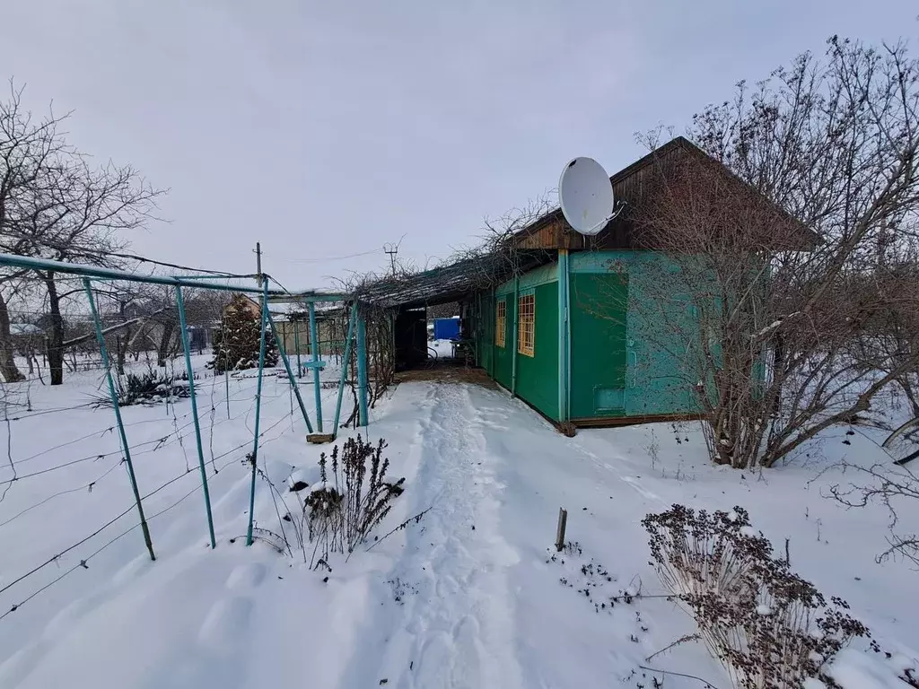 Дом в Волгоградская область, Волгоград Шельф СНТ, 2-й массив, ул. 9-я ... - Фото 1