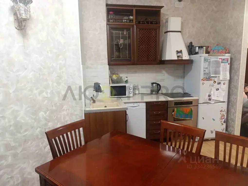 2-к кв. Коми, Сыктывкар Первомайская ул., 40 (61.4 м) - Фото 1