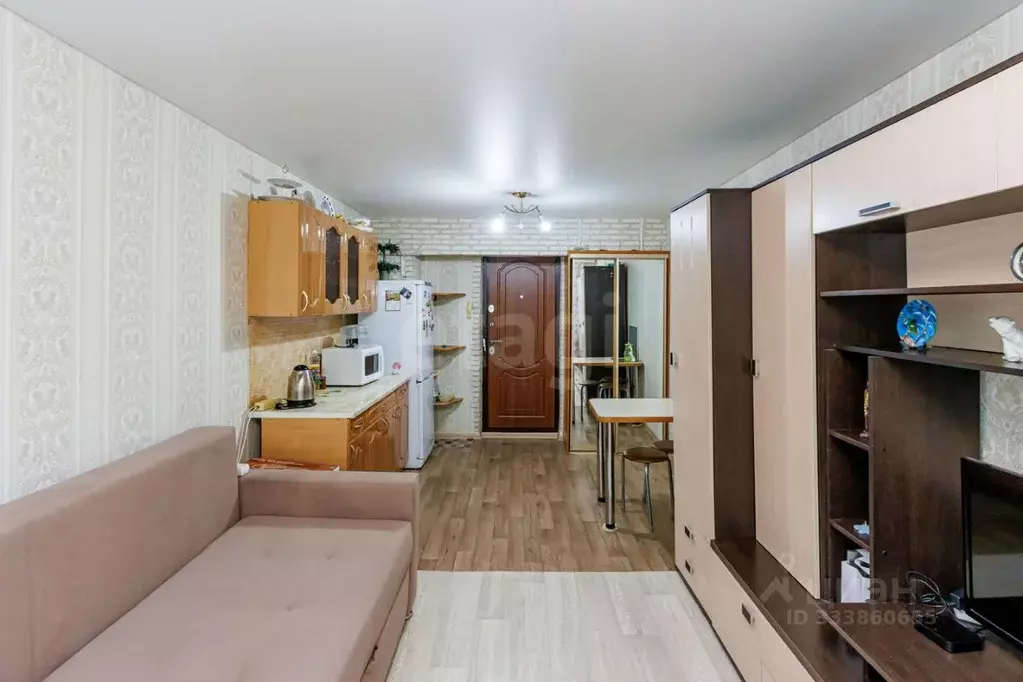 Комната Тюменская область, Тюмень ул. Декабристов, 152 (18.0 м) - Фото 1