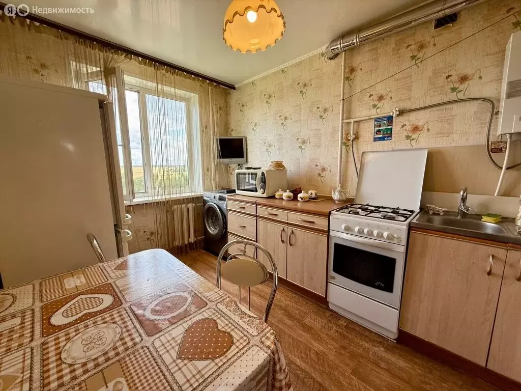 3-комнатная квартира: Новогуровский, Центральная улица, 26 (63 м) - Фото 1