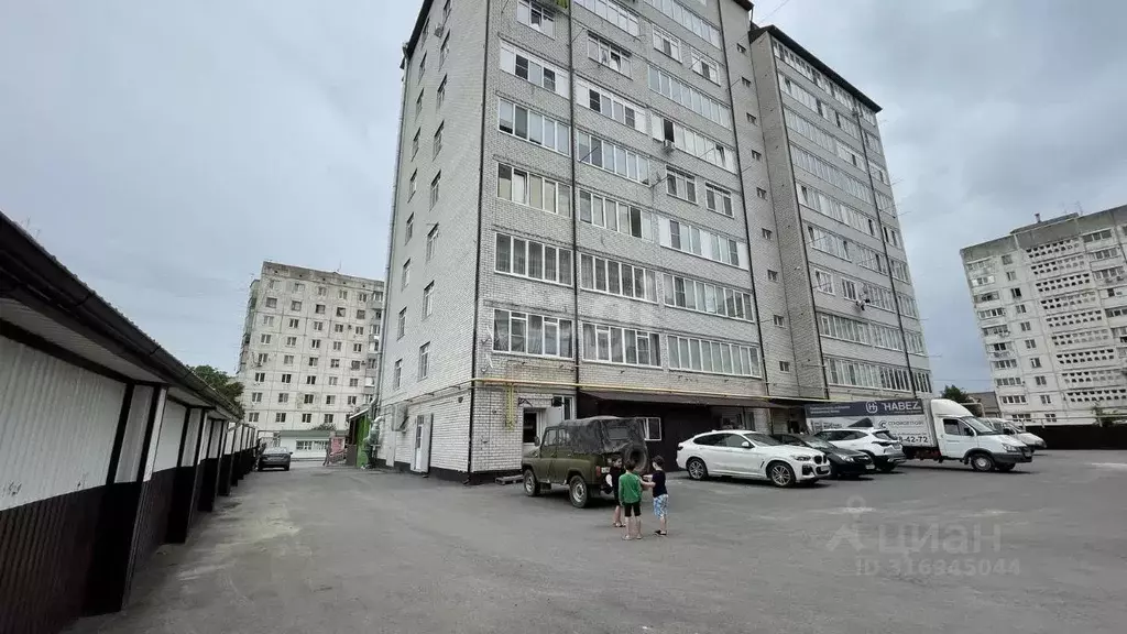 2-к кв. Карачаево-Черкесия, Черкесск ул. Космонавтов, 35Гк2 (93.4 м) - Фото 0