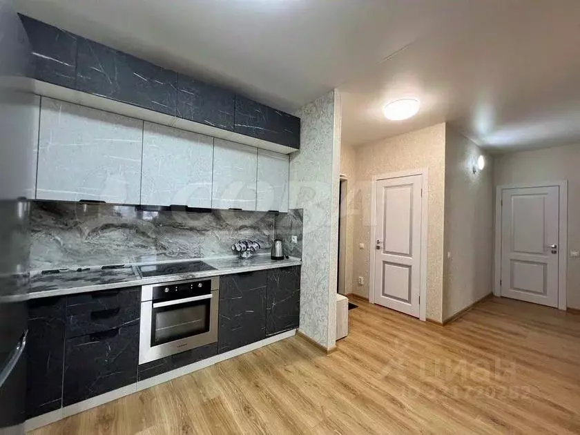 2-к кв. Тюменская область, Тюмень ул. Сергея Свиридова, 7 (55.0 м) - Фото 1