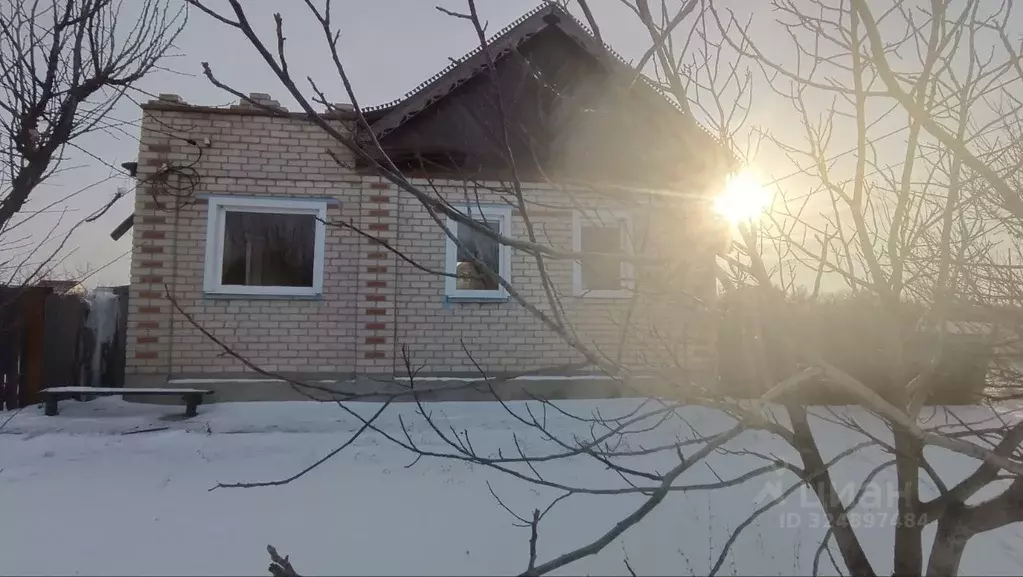 Дом в Волгоградская область, Волжский Погромное кв-л, пер. ... - Фото 1