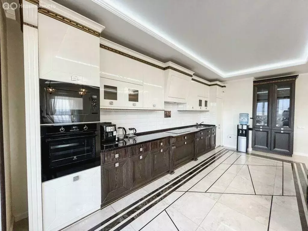 3-комнатная квартира: Сочи, улица Кирова, 30 (120 м) - Фото 0