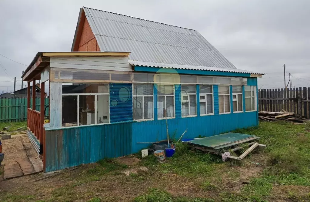 Дом в Иркутская область, Эхирит-Булагатский район, пос. Усть-Ордынский ... - Фото 1