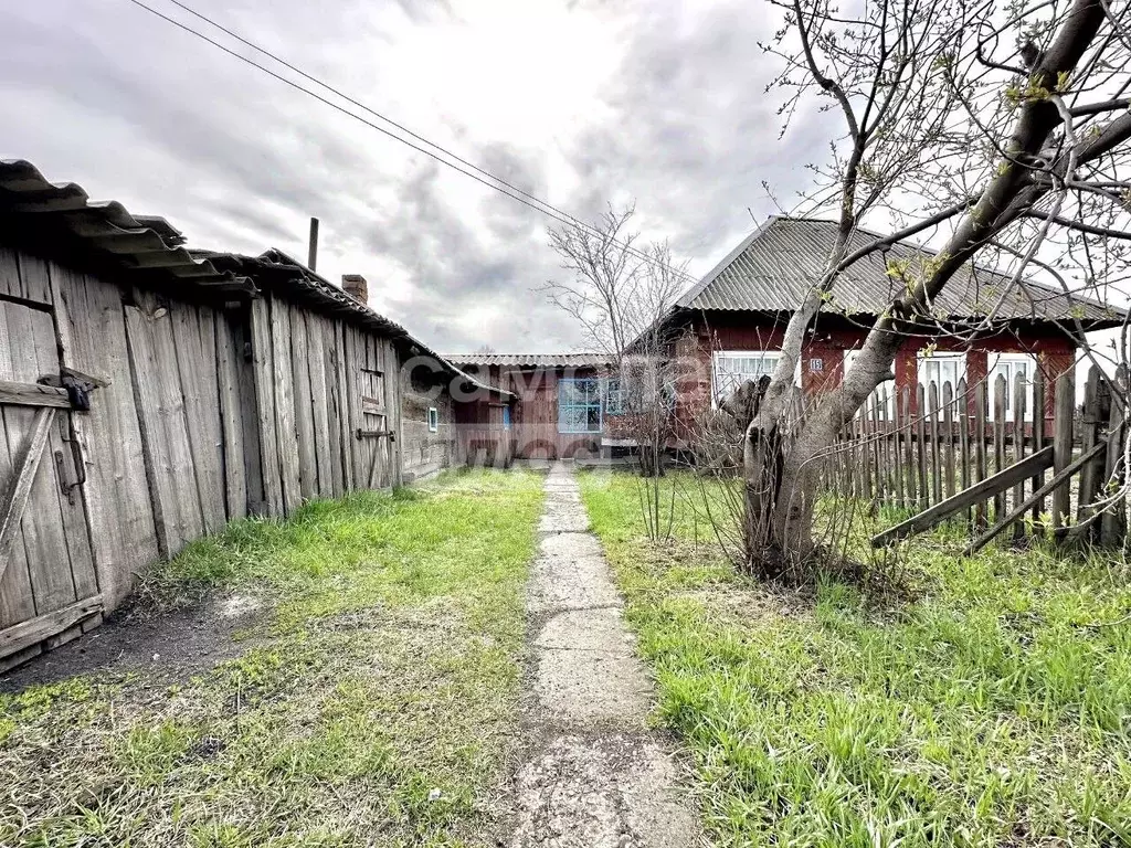 Дом в Кемеровская область, Ленинск-Кузнецкий район, пос. Свердловский ... - Фото 1