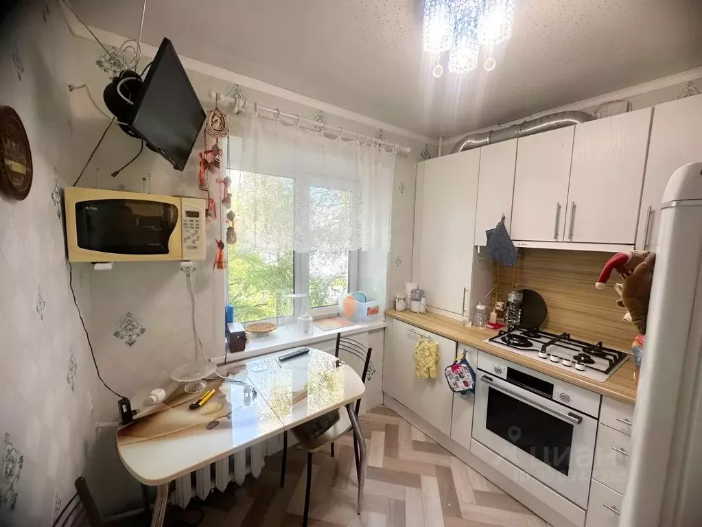 2-к кв. Новгородская область, Малая Вишера Лесная ул., 30 (42.6 м) - Фото 0