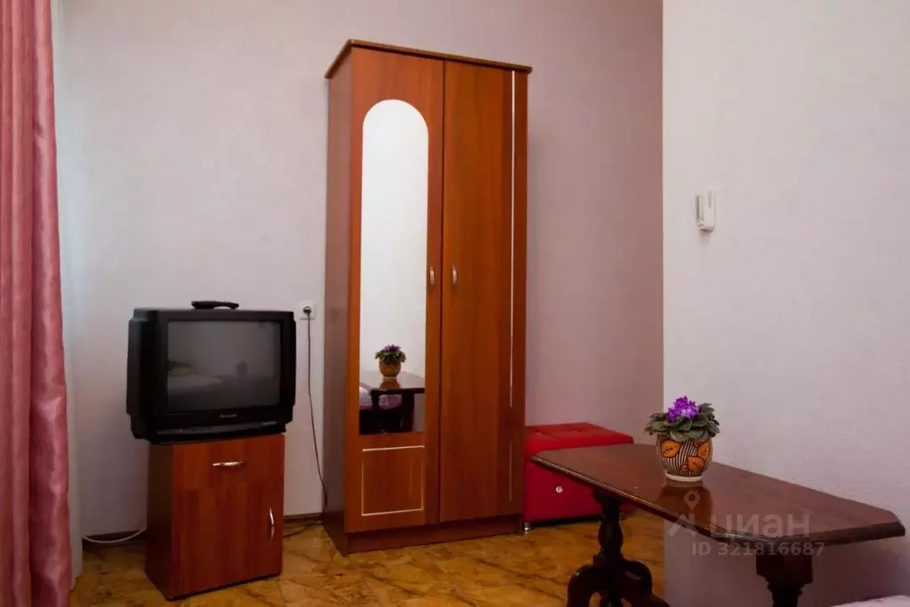 Комната Крым, Феодосия ул. Листовничей, 2 (15.0 м) - Фото 1