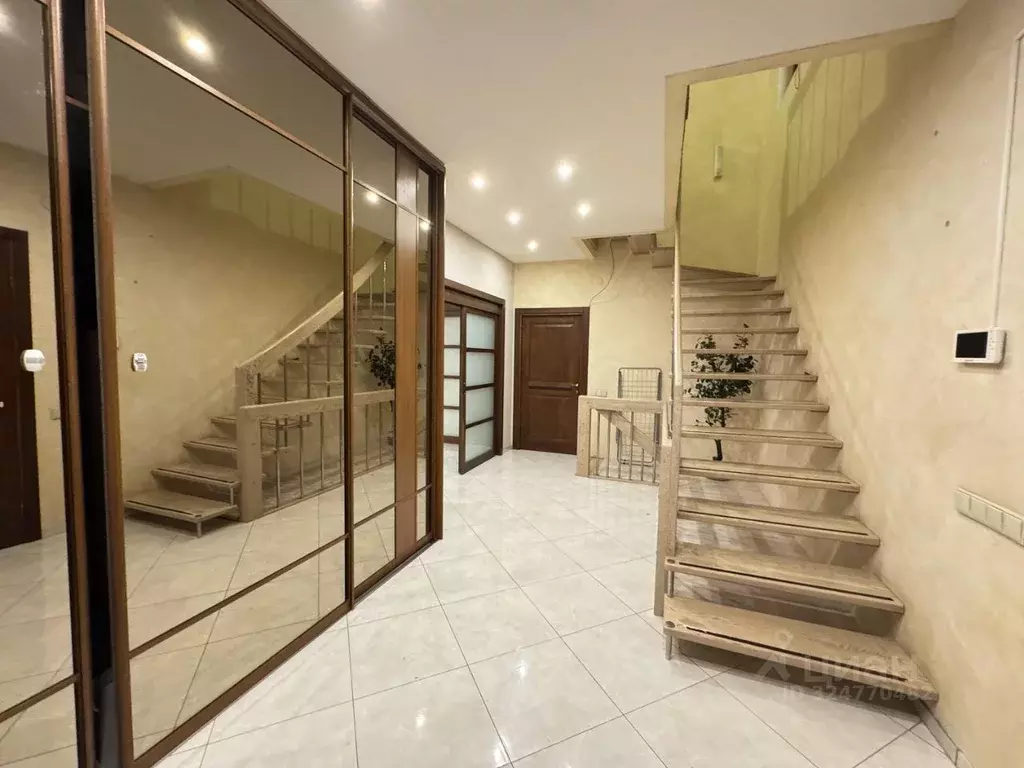 Дом в Санкт-Петербург пос. Тярлево, Круговая ул. (300 м) - Фото 1