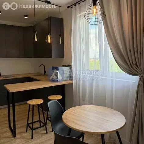 Квартира-студия: Тюмень, улица Виктора Тимофеева, 10 (35 м) - Фото 2