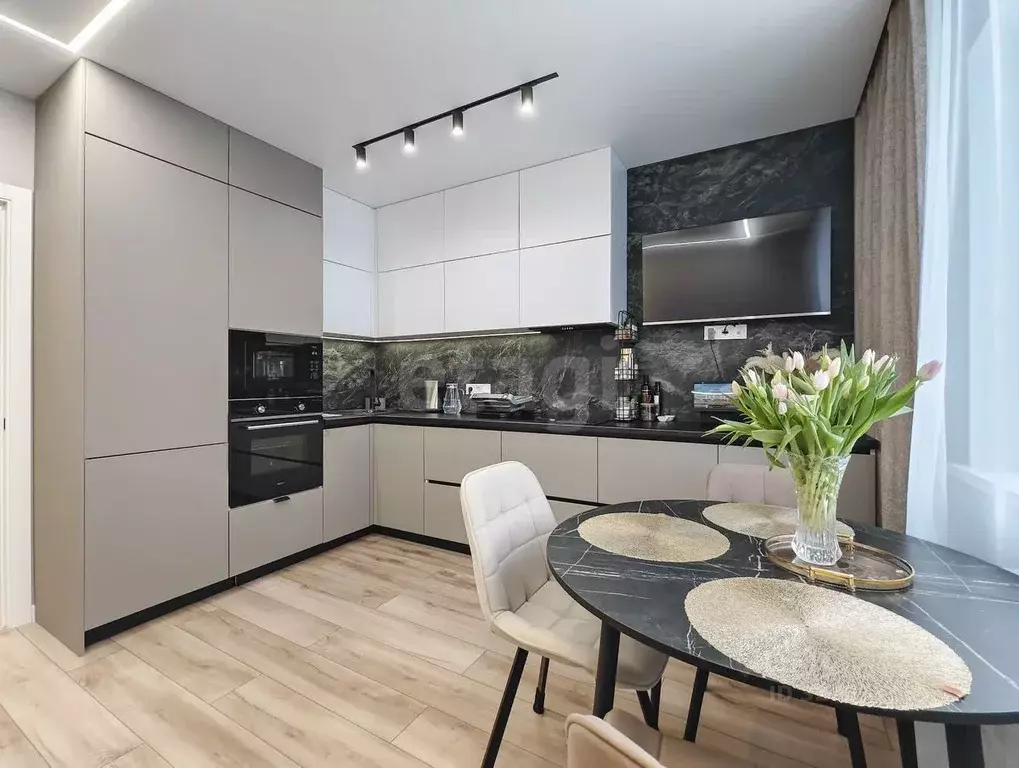 2-к кв. Тюменская область, Тюмень ул. Тальниковая, 9 (50.6 м) - Фото 0