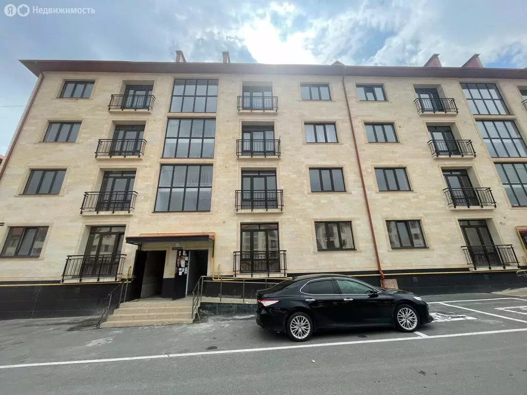 3-комнатная квартира: Нальчик, улица Шогенова, 55к49 (90 м) - Фото 0