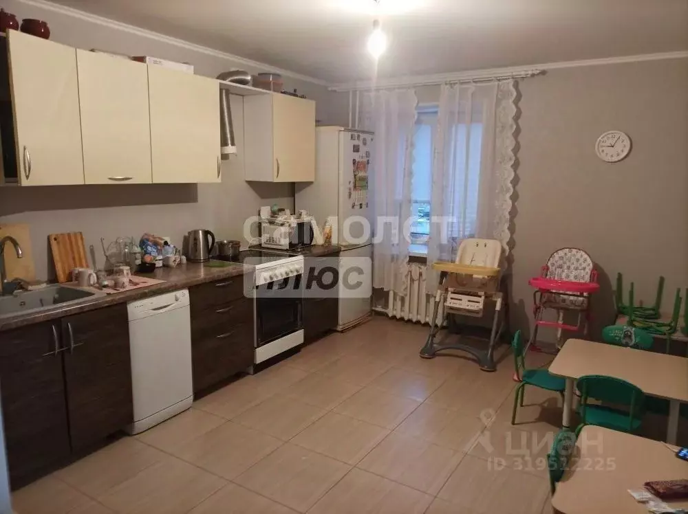 3-к кв. Тюменская область, Тюмень Солнечный проезд, 8к2 (75.3 м) - Фото 0