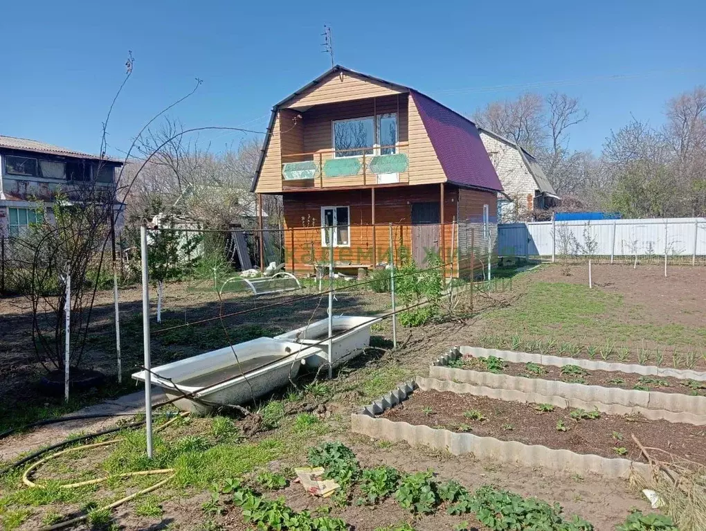 Дом в Саратовская область, Энгельсский район, Красноярское ... - Фото 0