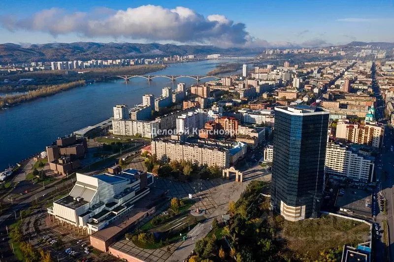 Помещение свободного назначения в Красноярский край, Красноярск просп. ... - Фото 0