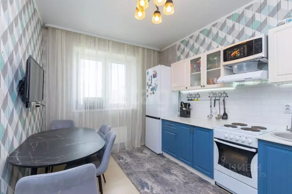 1-к кв. Тюменская область, Тюмень ул. Верхнетарманская, 1 (36.0 м) - Фото 0