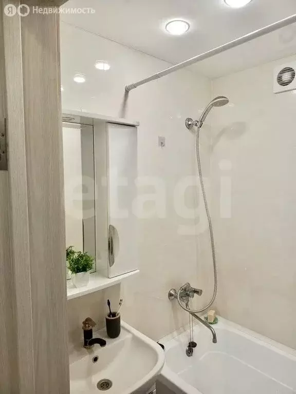 3-комнатная квартира: Неман, Красноармейская улица, 1 (59.5 м) - Фото 2