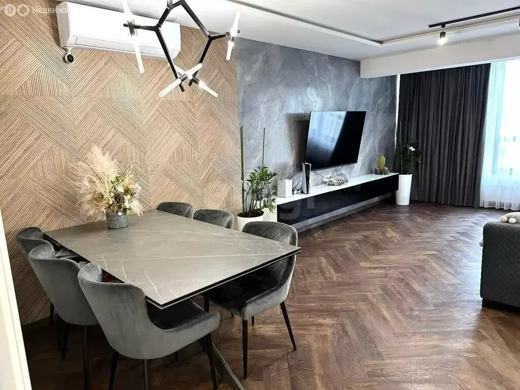 3-комнатная квартира: Краснодар, Дальняя улица, 8к2 (100 м) - Фото 1
