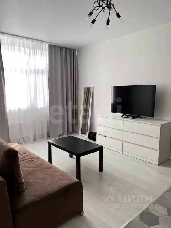 1-к кв. Тюменская область, Тюмень ул. Тимофея Чаркова, 83 (37.7 м) - Фото 1