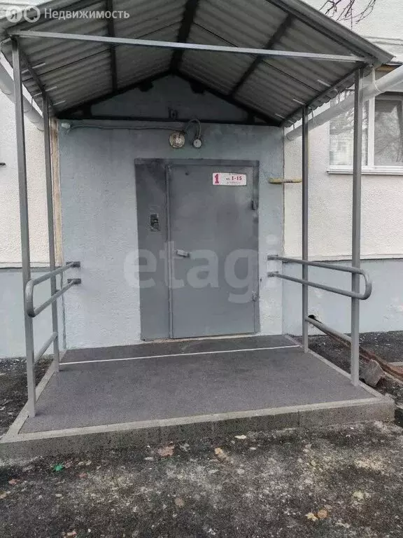 3-комнатная квартира: Курган, улица Перова, 10 (62.6 м) - Фото 2