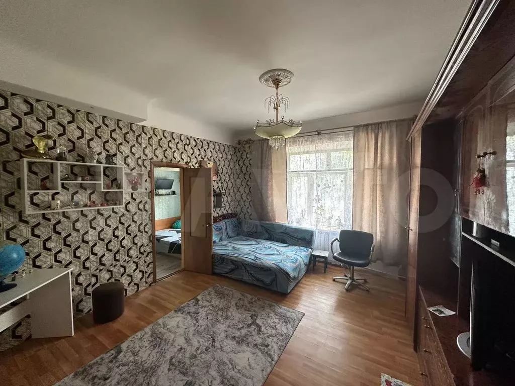 Комната 27 м в 3-к., 2/6 эт. - Фото 0