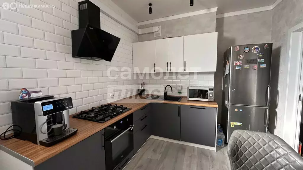 3-комнатная квартира: Астрахань, Белгородская улица, 1к2 (66.6 м) - Фото 0