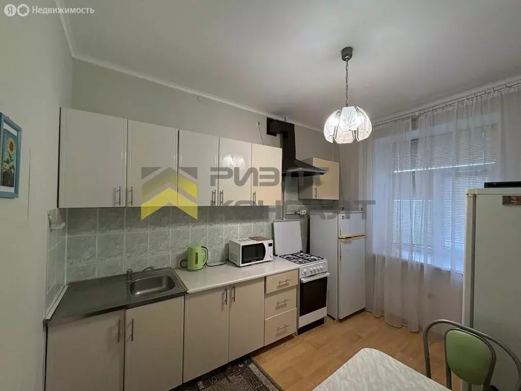 2-комнатная квартира: Омск, проспект Мира, 48 (61 м) - Фото 0