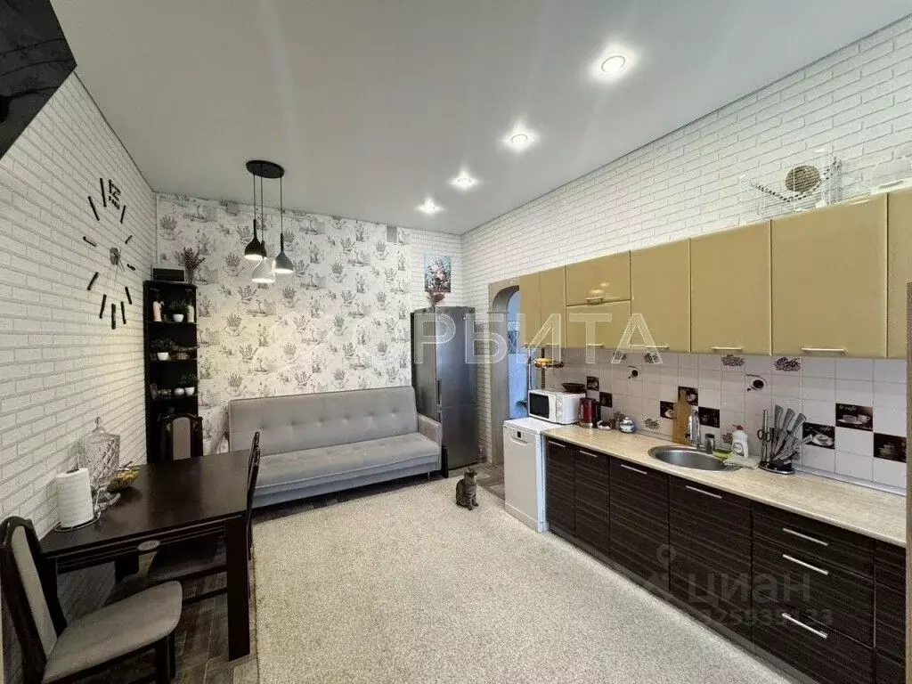 2-к кв. Тюменская область, Тюмень ул. Станционная, 36А (70.0 м) - Фото 1