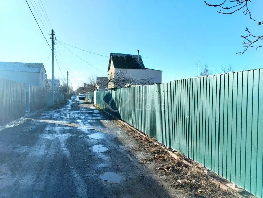 Дом в Волгоградская область, Волжский Синтетика СНТ, ул. Абрикосовая ... - Фото 0