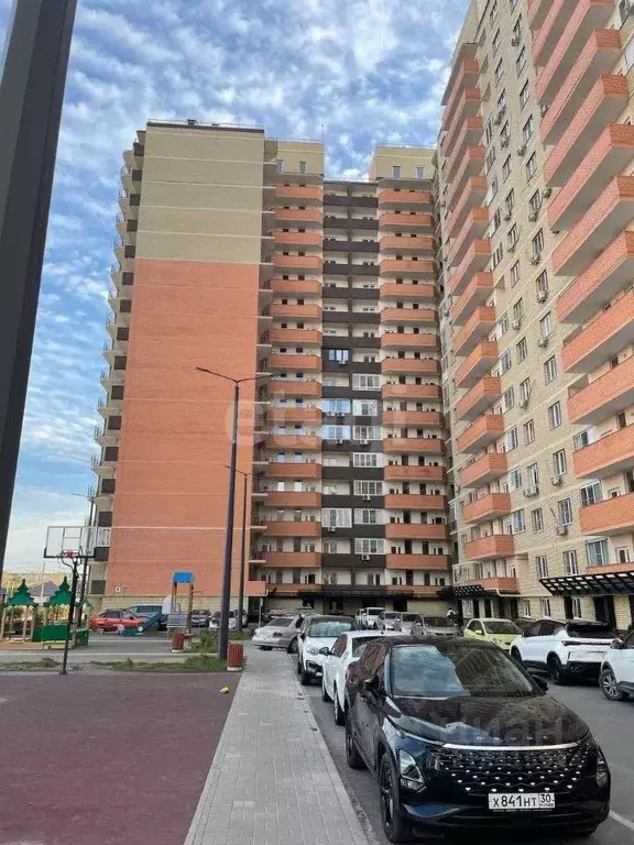 3-к кв. Астраханская область, Астрахань ул. Трофимова, 6 (90.9 м) - Фото 1