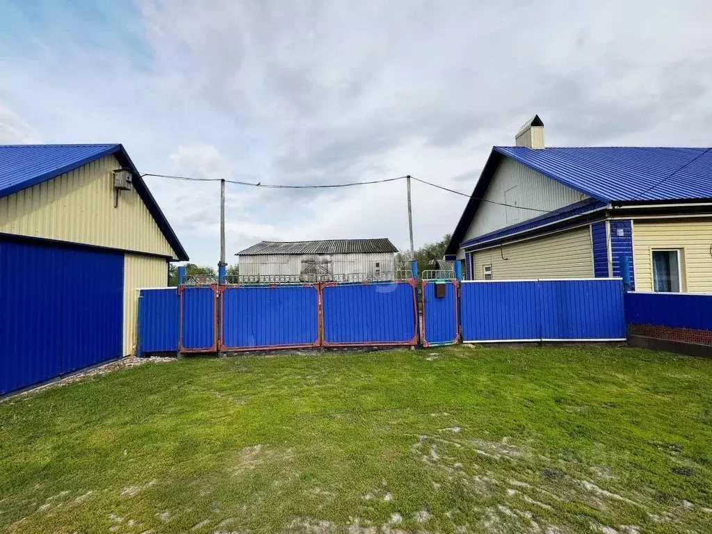 Дом в Башкортостан, Аургазинский район, Семенкинский сельсовет, с. ... - Фото 1