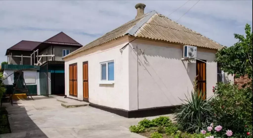 Дом в Краснодарский край, Темрюкский район, Ахтанизовское с/пос, пос. ... - Фото 1