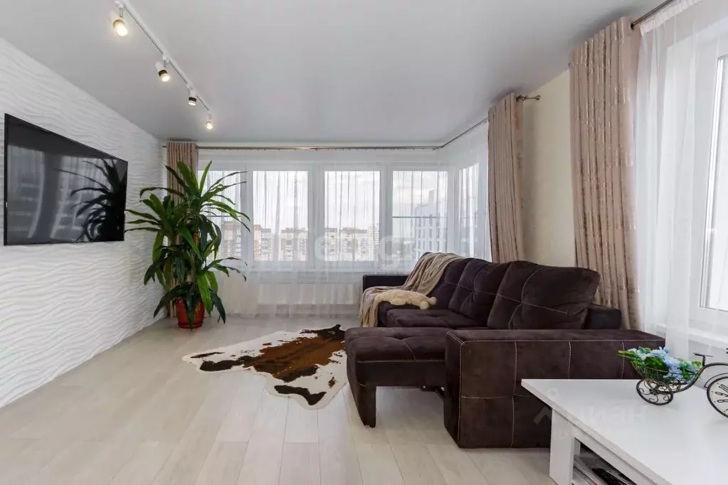 2-к кв. Тюменская область, Тюмень ул. Николая Ростовцева, 22к1 (79.1 ... - Фото 1