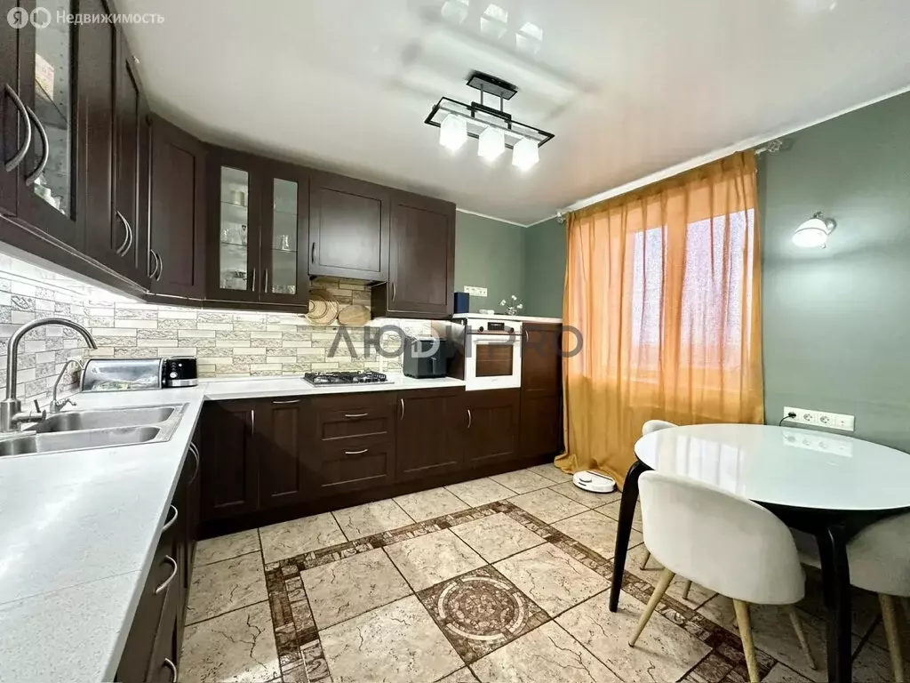 3-комнатная квартира: Уфа, улица Чернышевского, 7 (91.4 м) - Фото 1