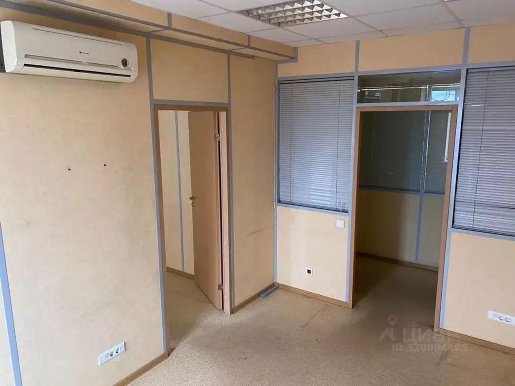 Офис в Свердловская область, Екатеринбург ул. Ангарская, 77 (20 м) - Фото 1