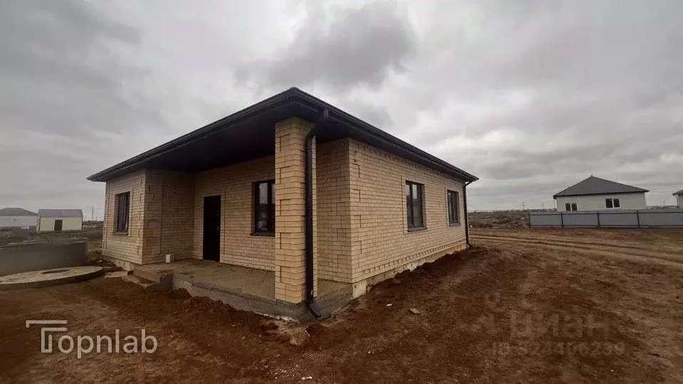 Дом в Астраханская область, Наримановский район, с. Старокучергановка ... - Фото 2