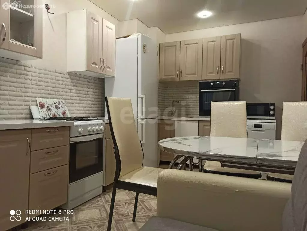 2-комнатная квартира: Саратов, улица имени Б.Н. Ерёмина, 9 (58.2 м) - Фото 0