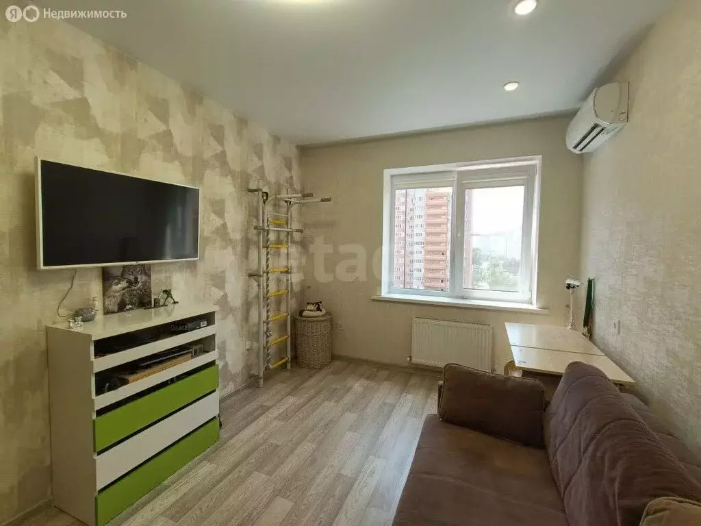 3-комнатная квартира: Краснодар, Домбайская улица, 59 (81 м) - Фото 1