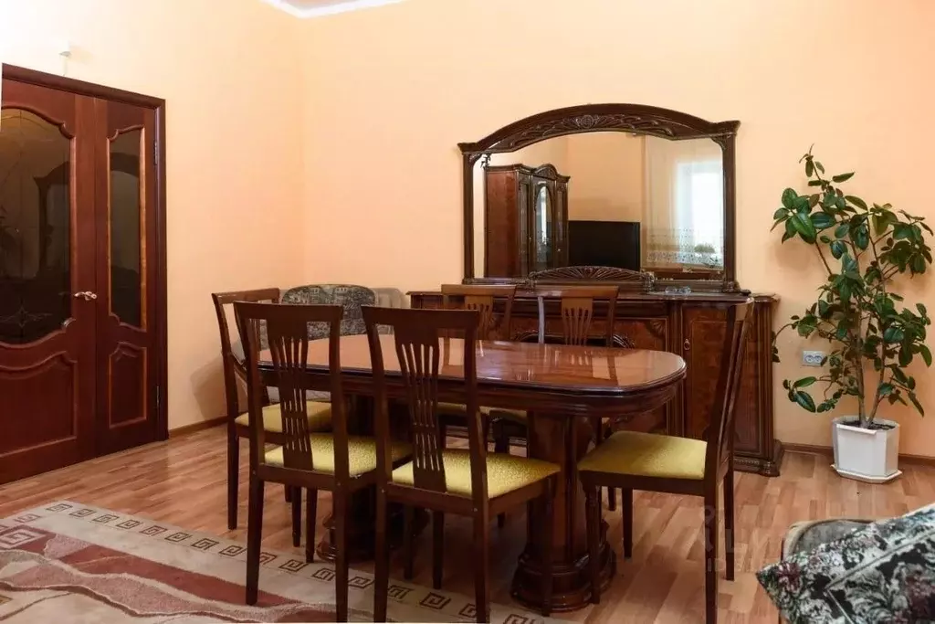 4-к кв. Саха (Якутия), Якутск ул. Петровского, 17/2 (130.0 м) - Фото 0